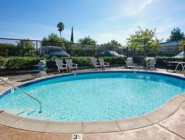 Days Inn & Suites By Wyndham Antioch 