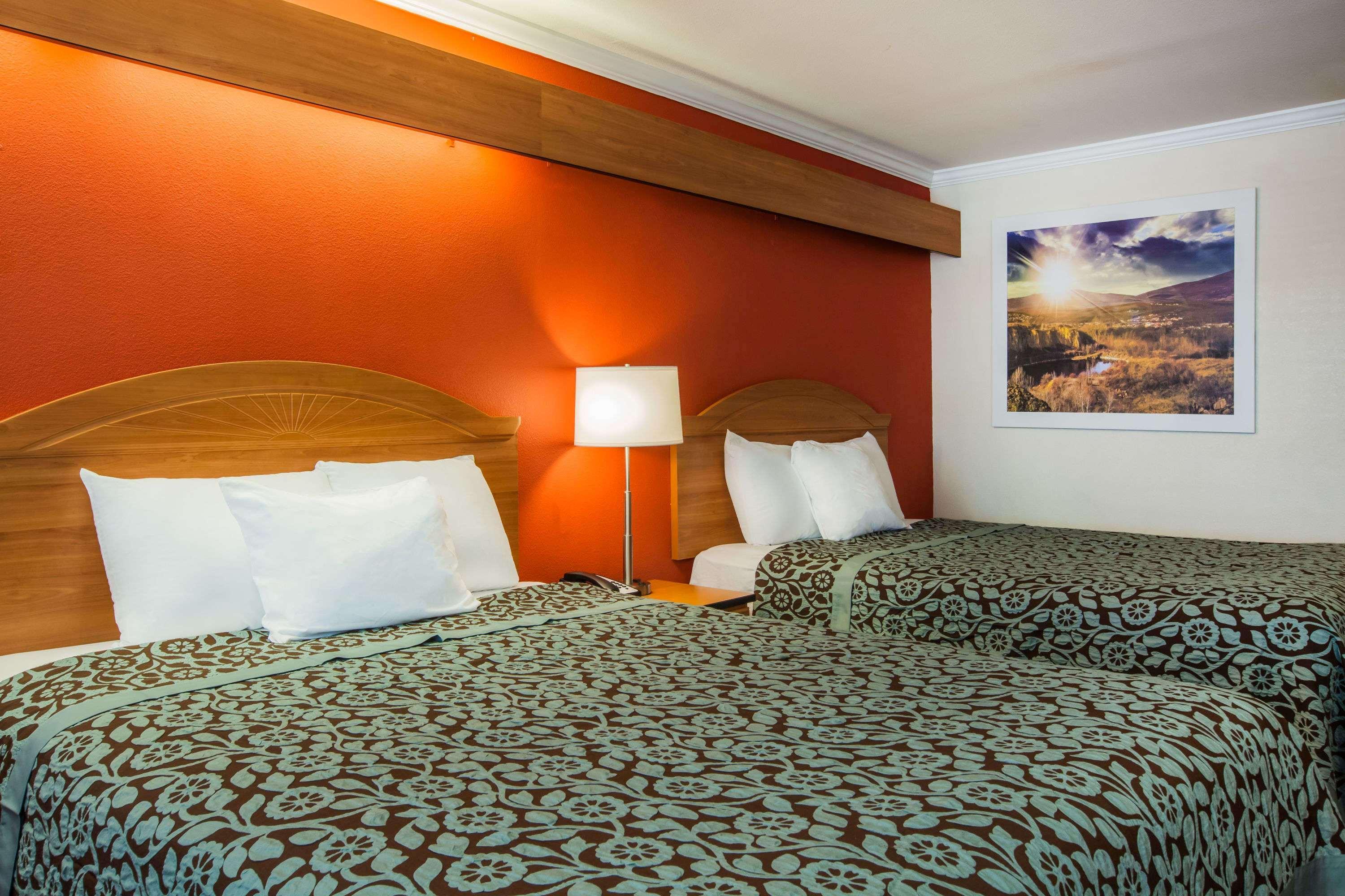 Hotel Days & By Wyndham