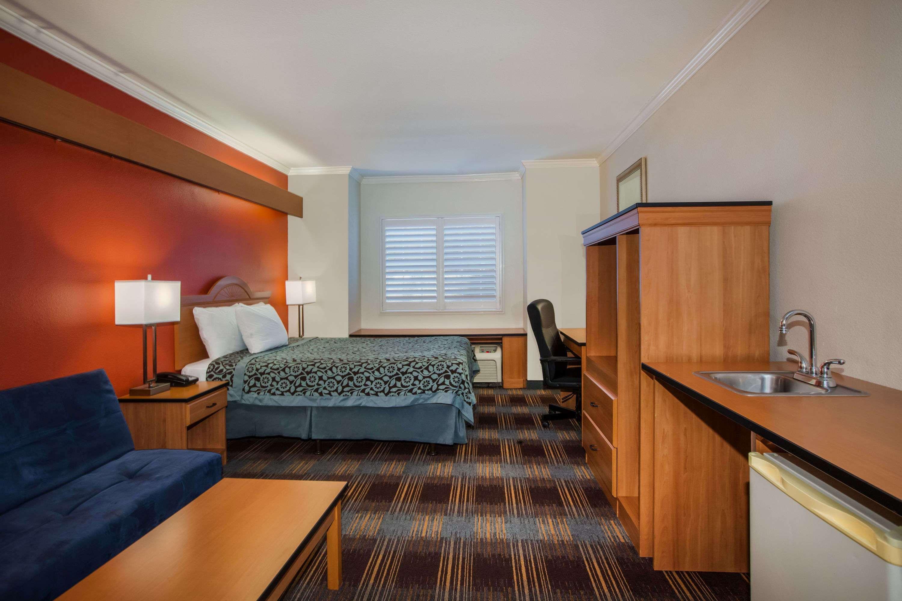 Hotel Days & By Wyndham Antioch