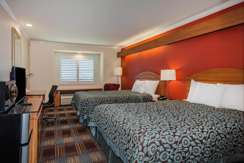Days & By Wyndham Hotel